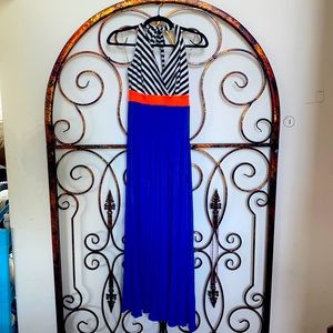 Long, stretchy maxi dress.